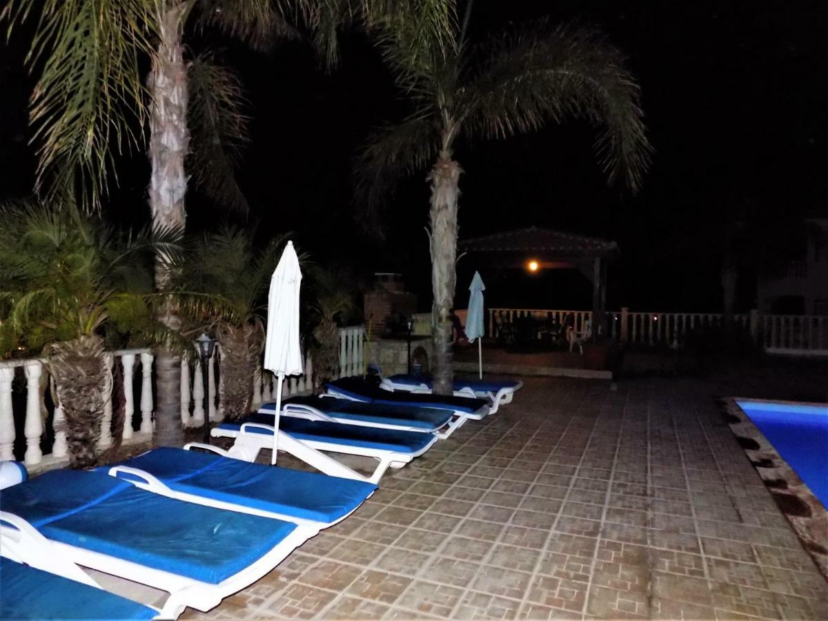 Dioni * Coral Bay