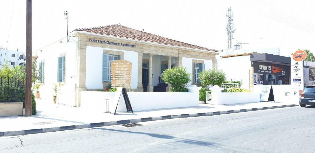 The Summer House Polis