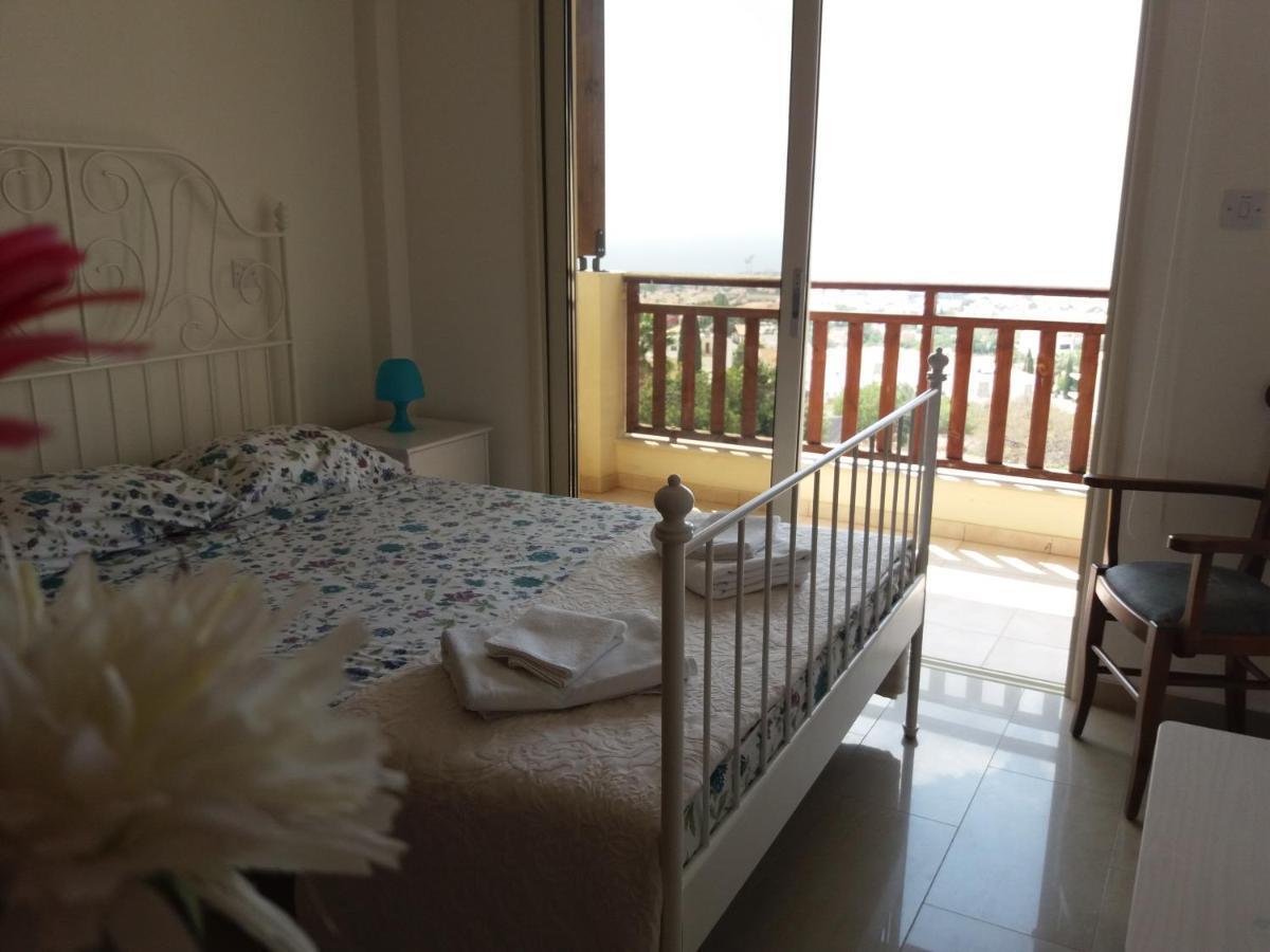 Loggin Holiday House Holiday home Peyia