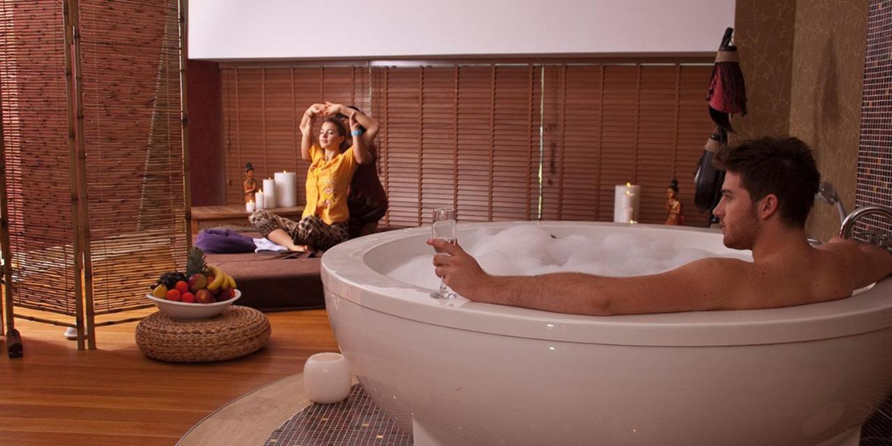 Noah's Ark Deluxe & Hotel 5*