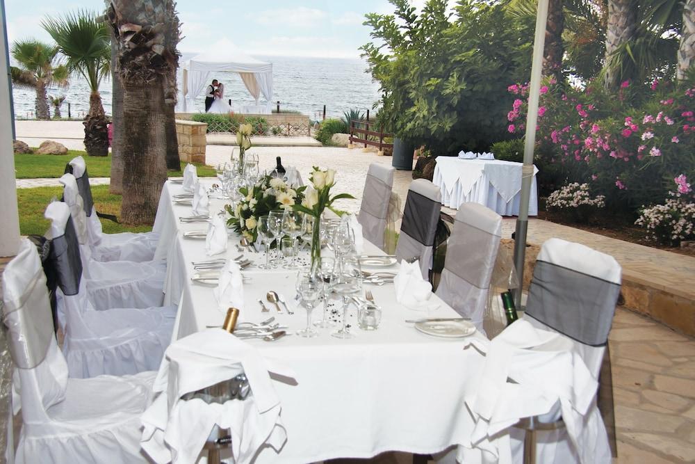 Hotel Akti & Village 4*