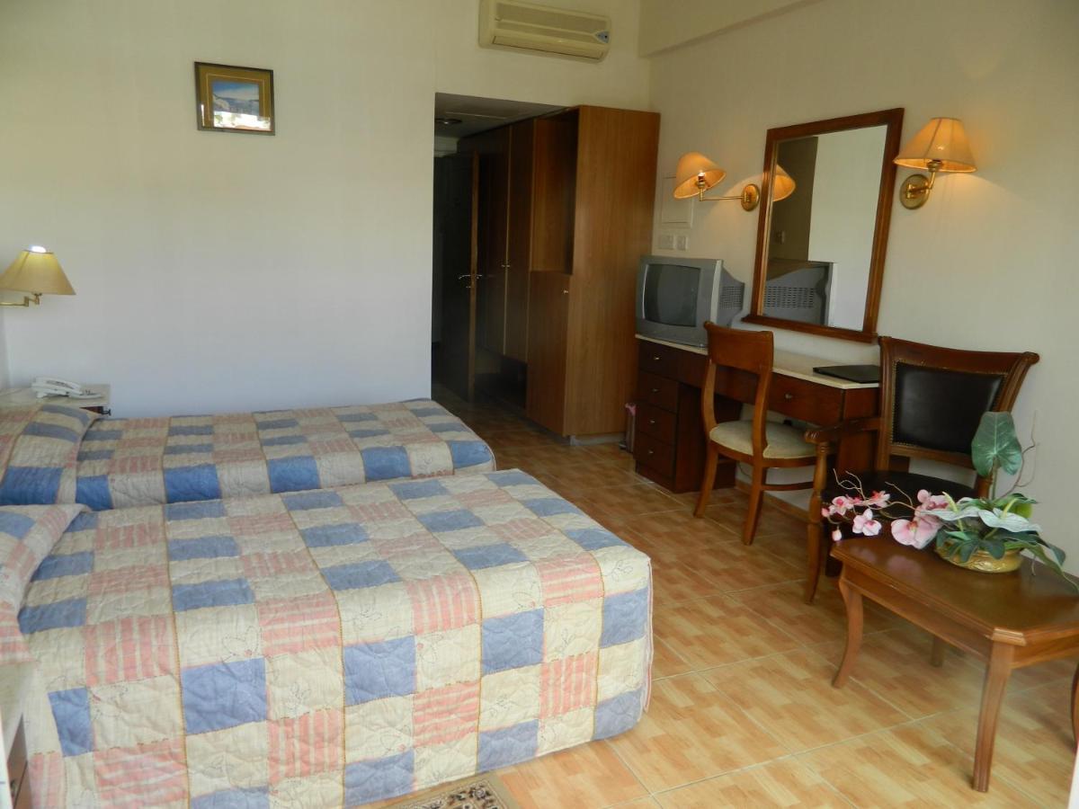 M. Moniatis Hotel 3*