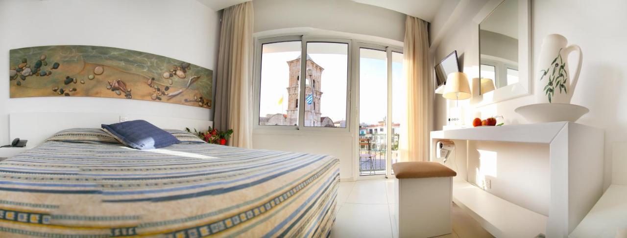 Opera Hotel *