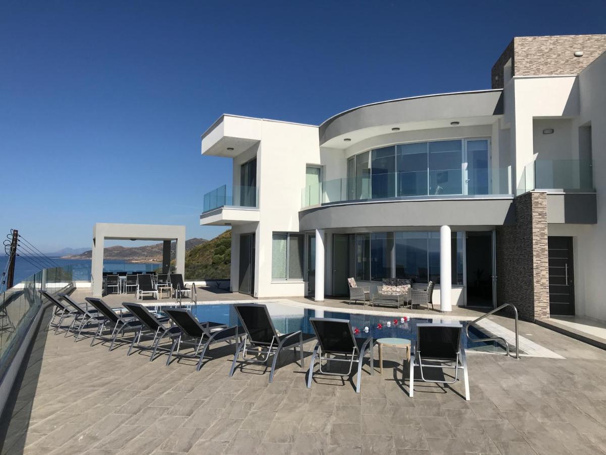 Elite Sea View Villa *