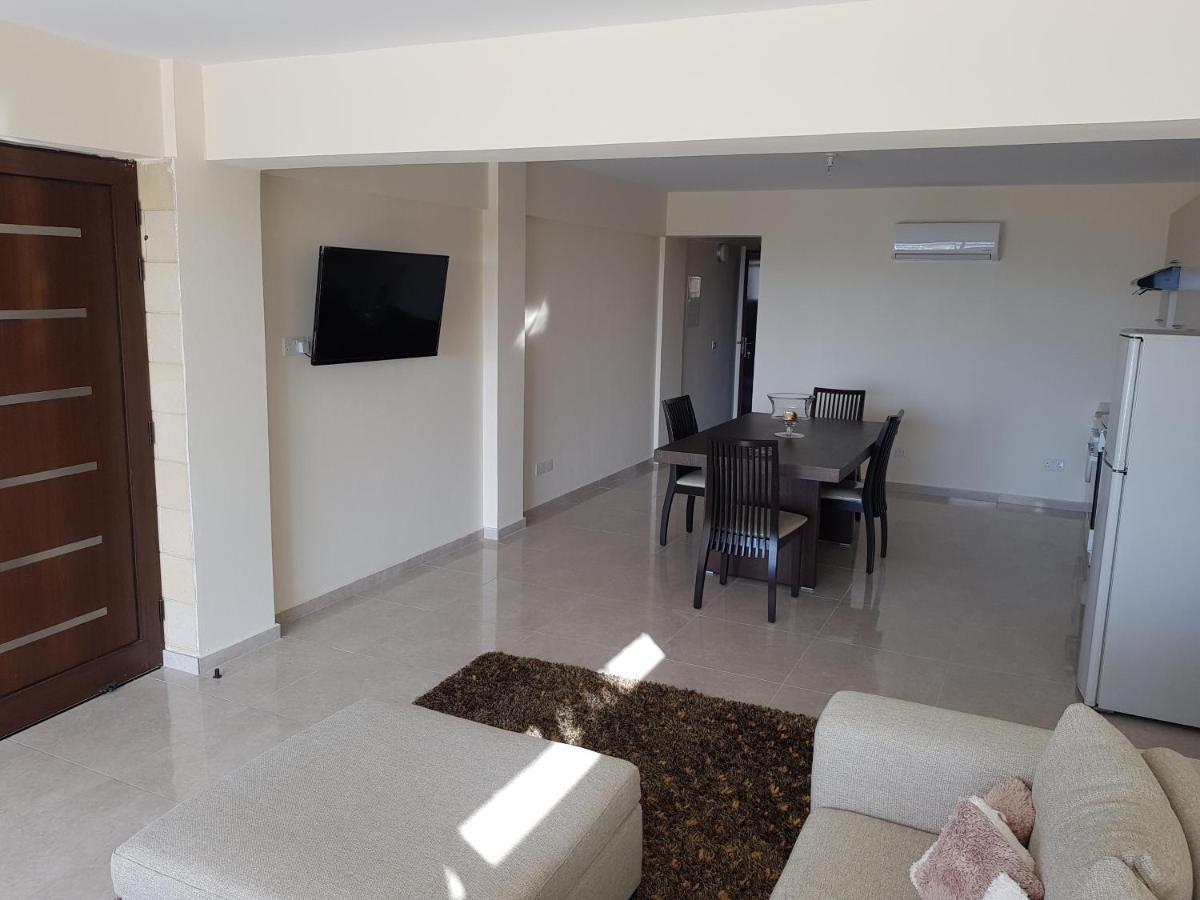 Joanna Sunset Apts Pomos