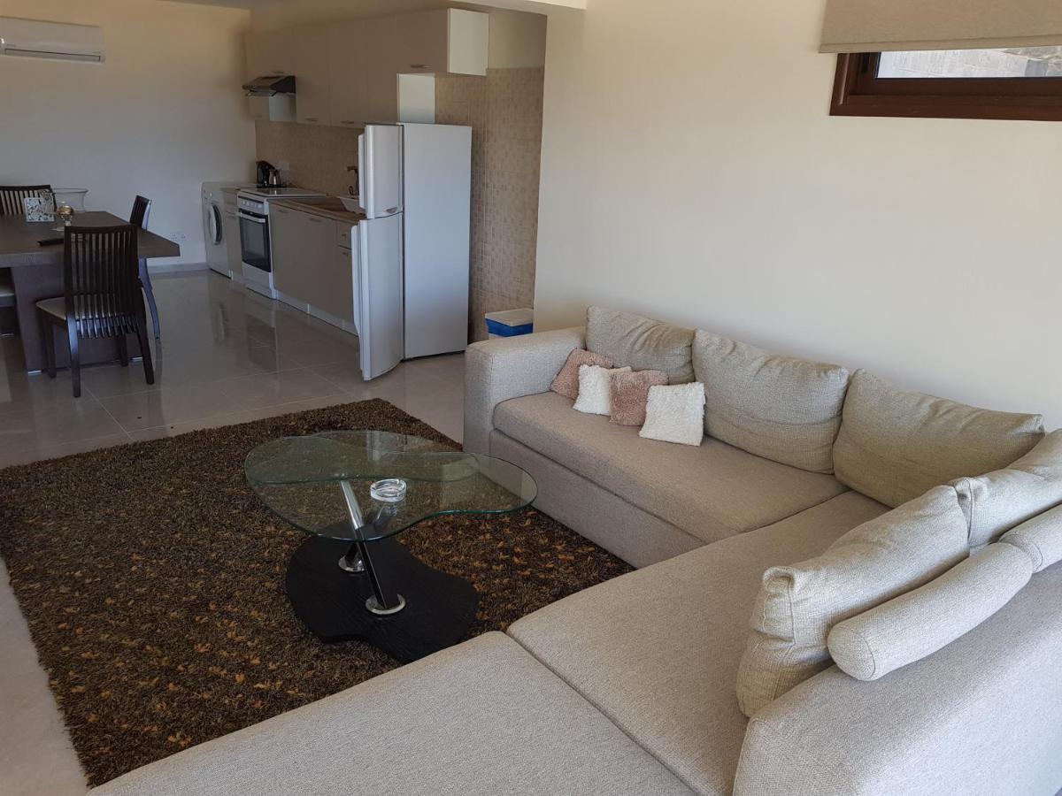 Joanna Sunset Apts Pomos
