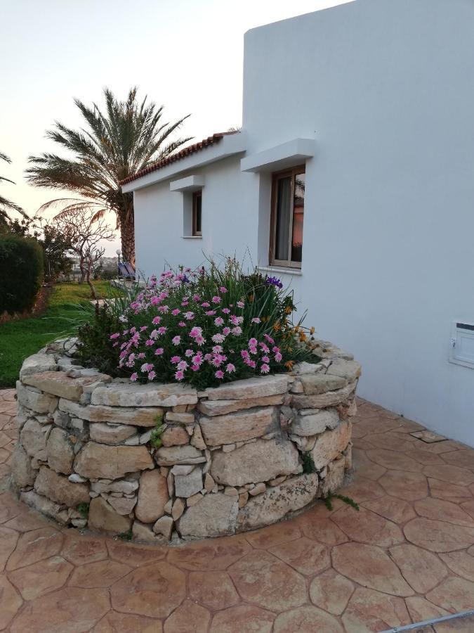 Briona Villa Coral Bay