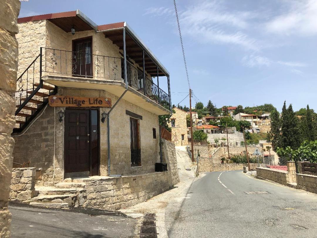 Landhuis Pachna - Village Life *