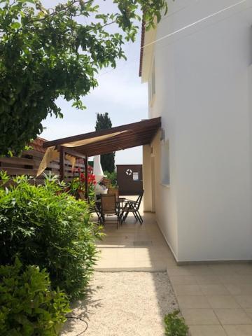 Olivia, Villa