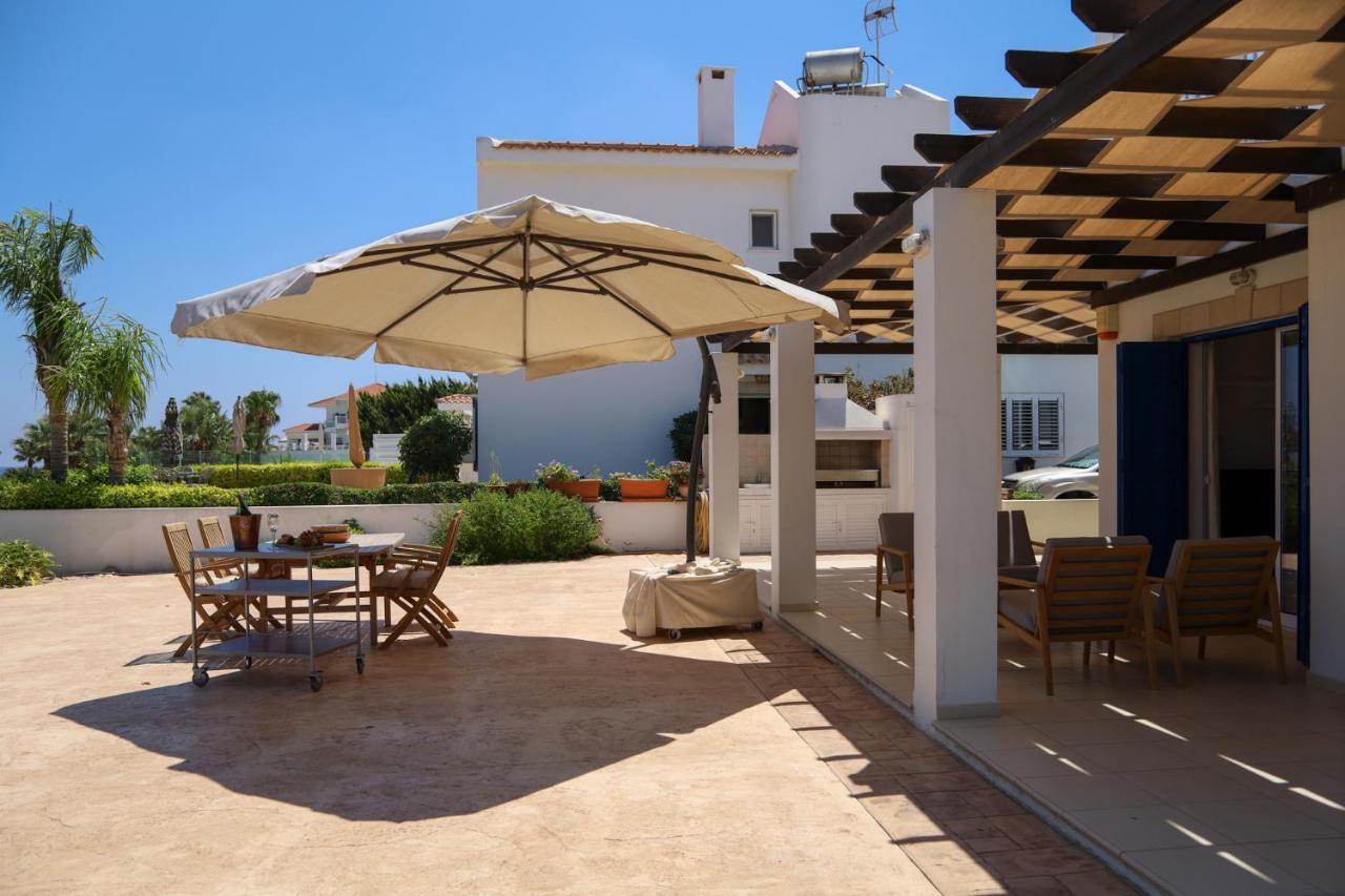 Phaedrus Living: Seaside Luxury Anafi