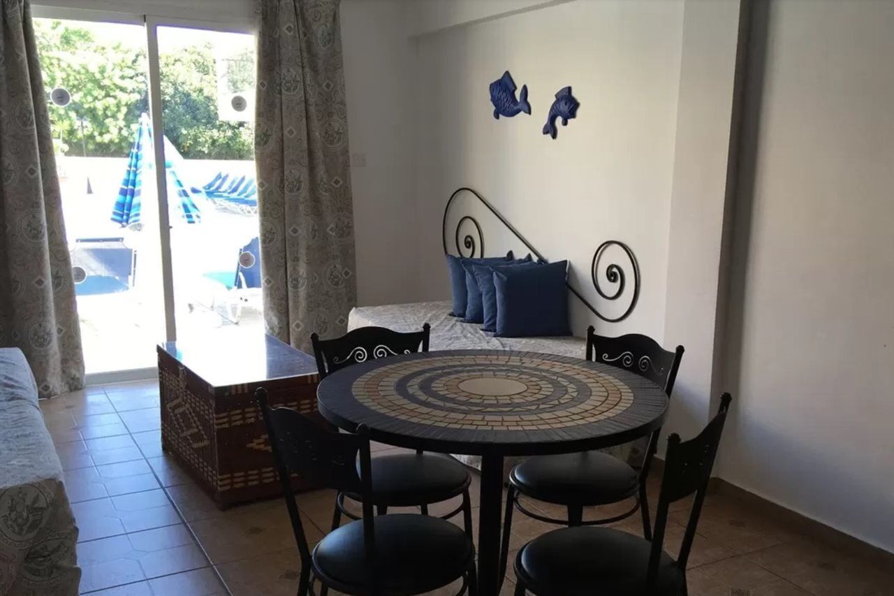 Nicki Aparthotel