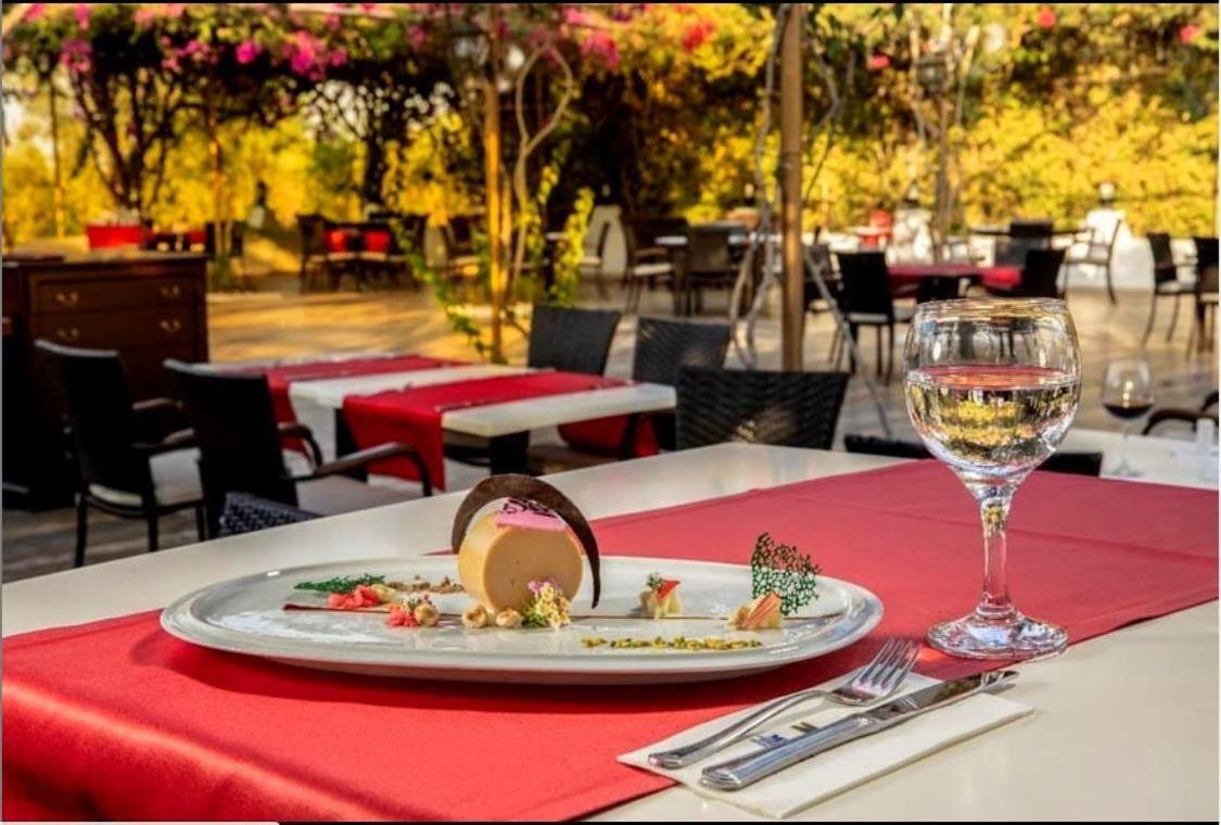 Merit Cyprus Gardens Seafront & Beach & Casino Hotel 4*