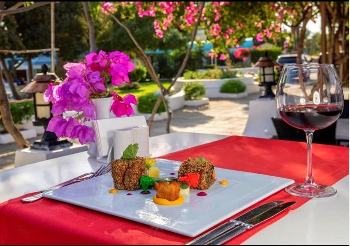 Merit Cyprus Gardens Seafront & Beach & Casino 4*