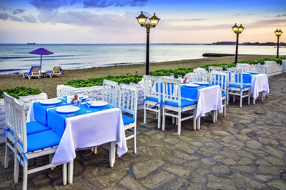 Merit Cyprus Gardens Seafront & Beach & Casino 4*