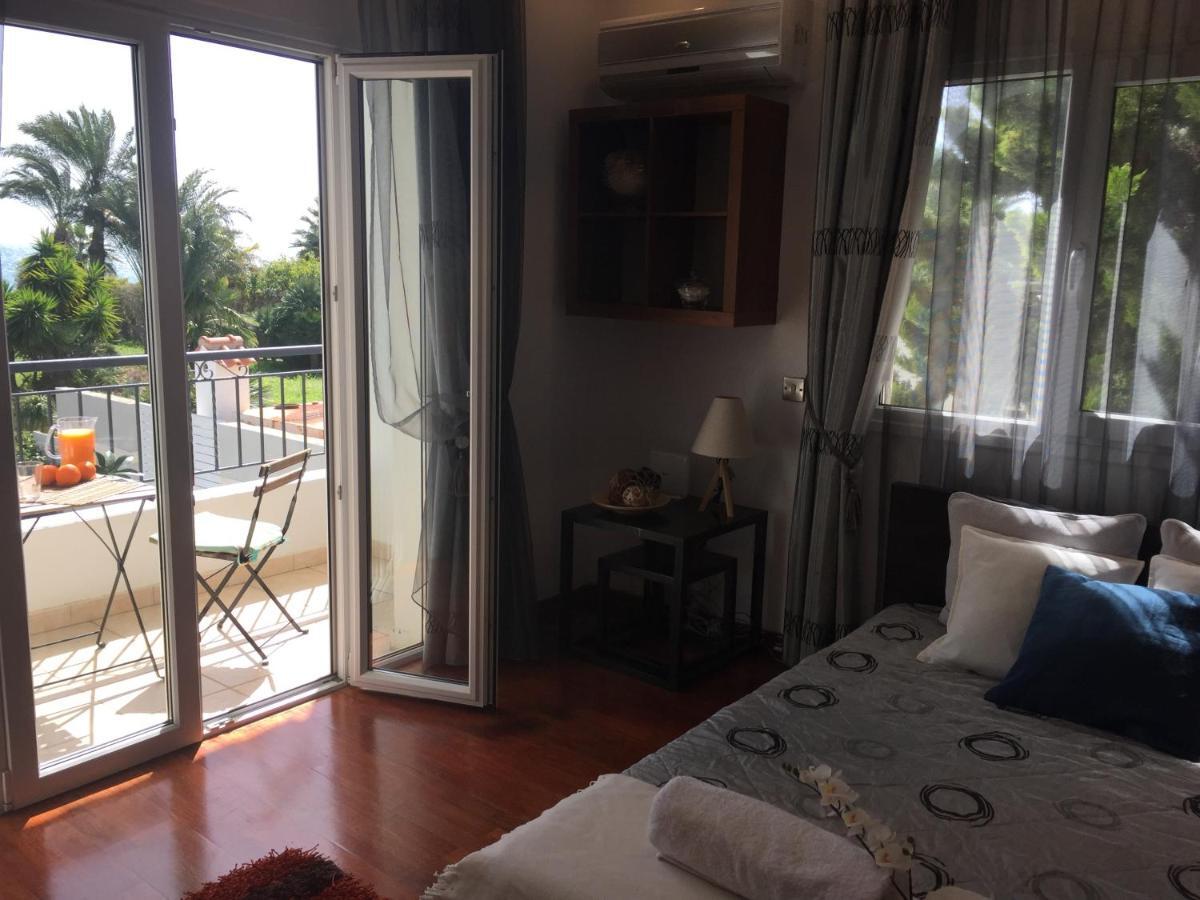Deluxe First Line Villa
