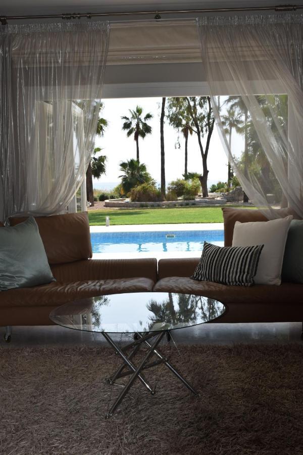 Villa Deluxe First Line *