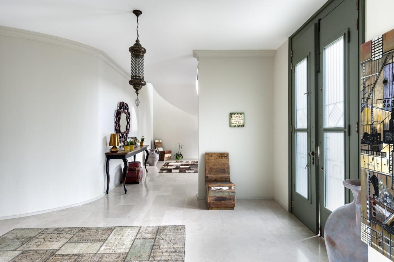 Villa Adam Front With Private Butler Vokolidha
