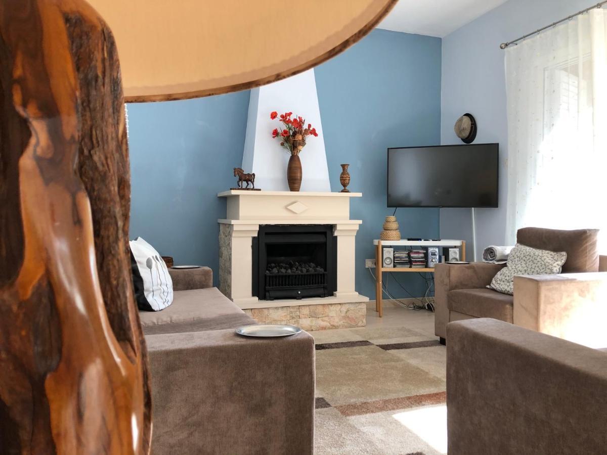 Alicia With Priv Pool, Beautiful Garden And Shady Veranda- 5 Min To The