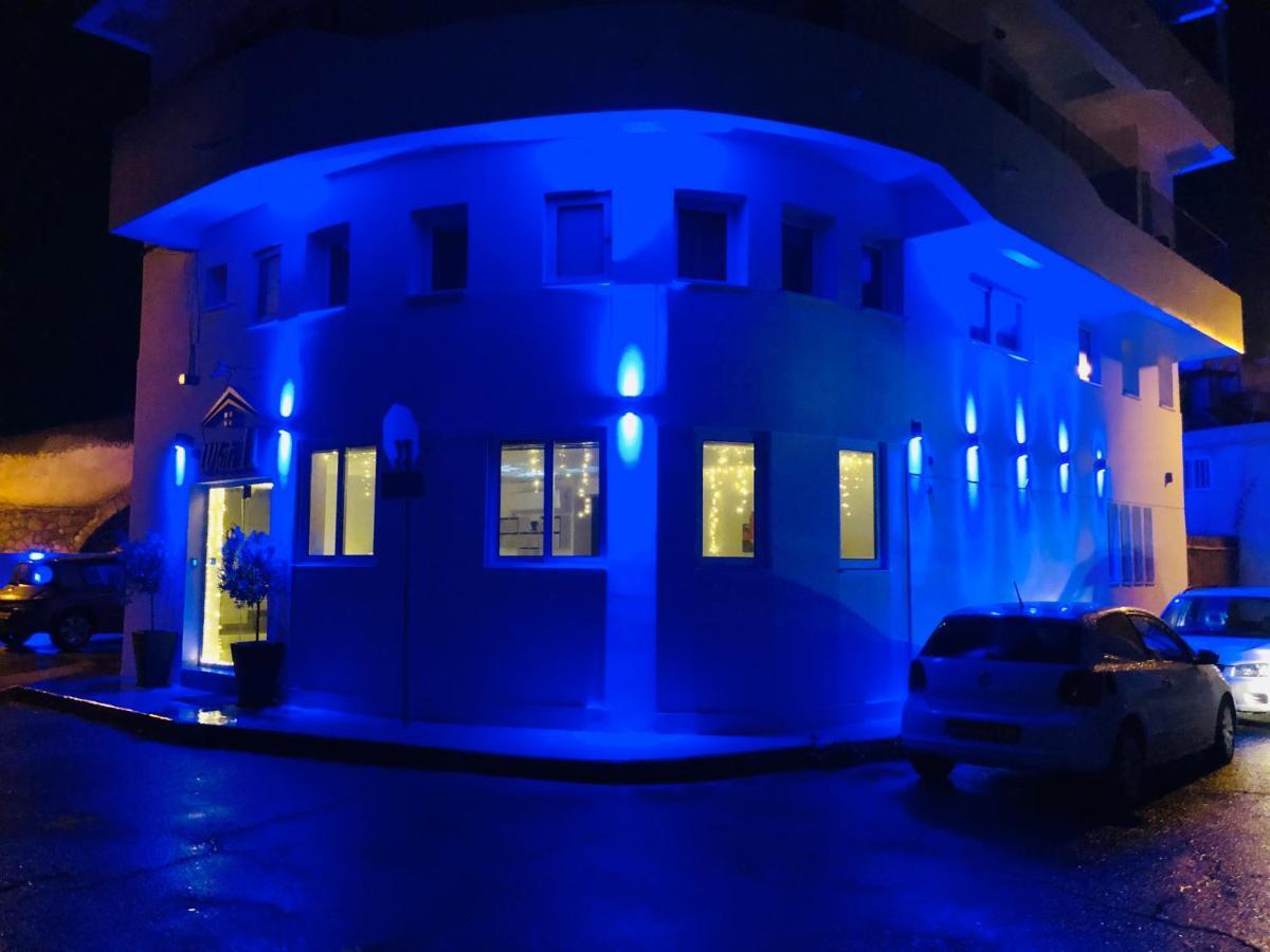 White 11 Aparthotel Larnaca