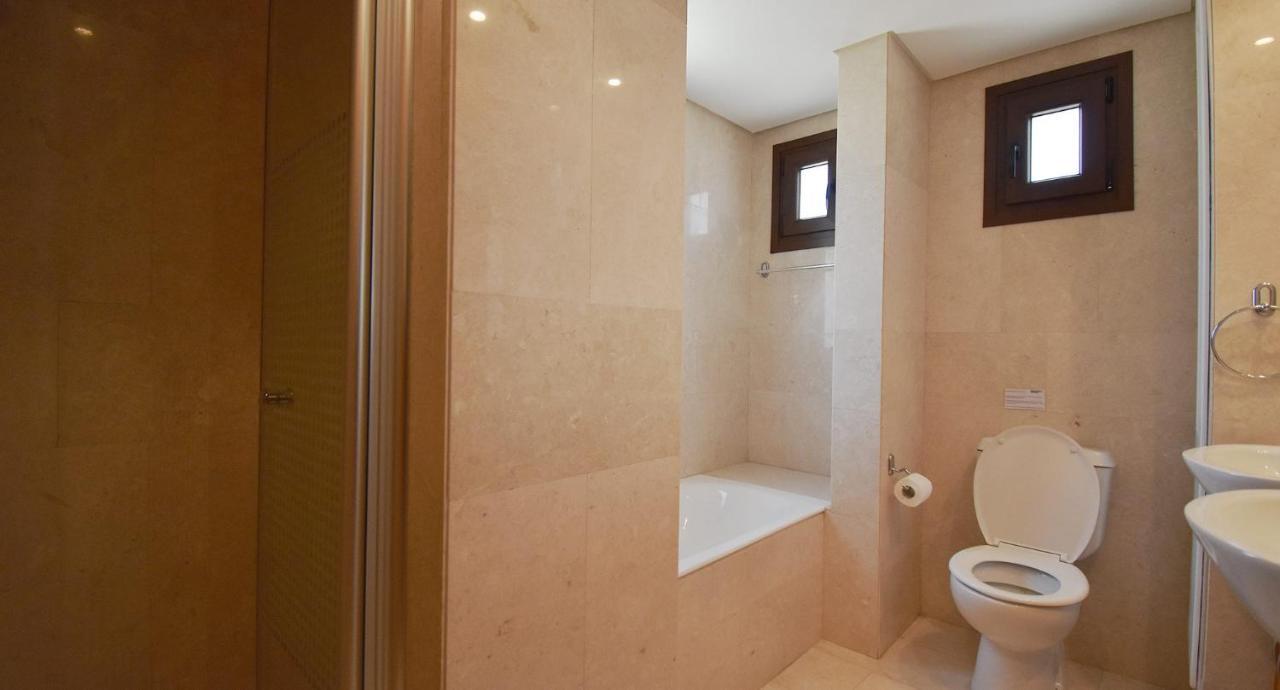 1 Bedroom Nesoi With Sea And Golf Views, Aphrodite Hills * Kouklia