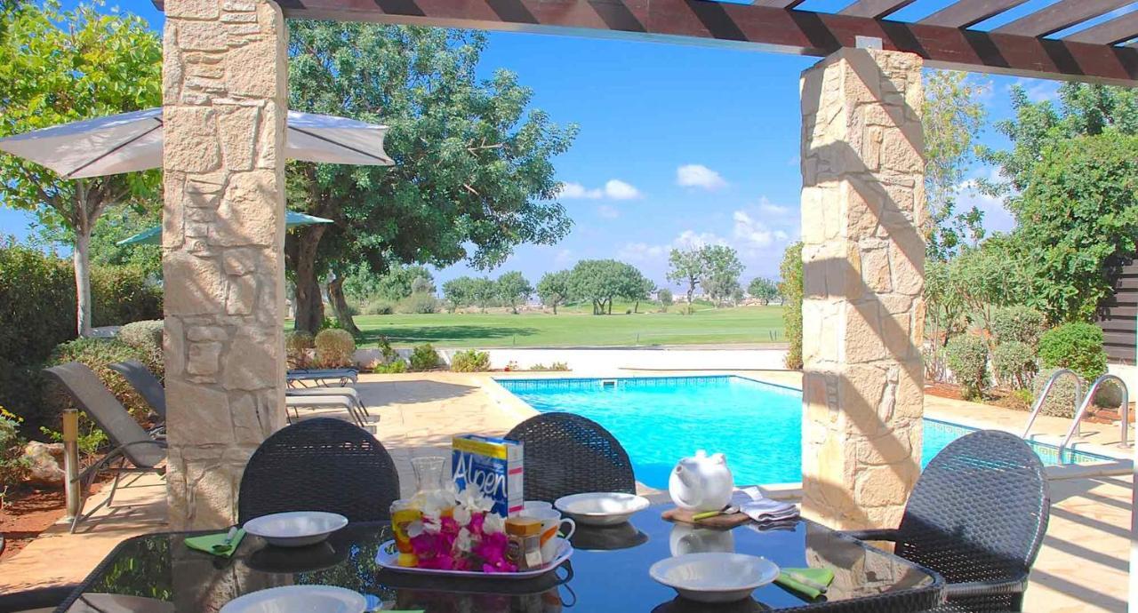 3 Bedroom Cardia With Private Pool, Aphrodite Hills Kouklia