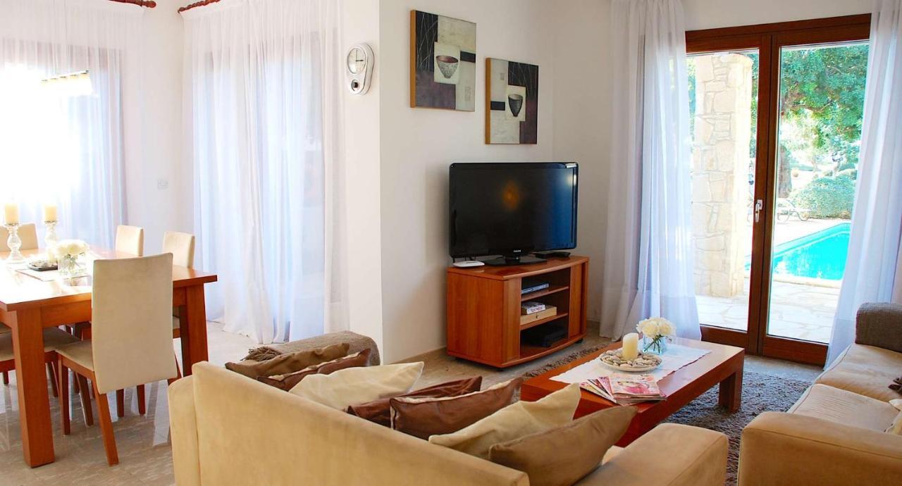 3 Bedroom Cardia With Private Pool, Aphrodite Hills Kouklia