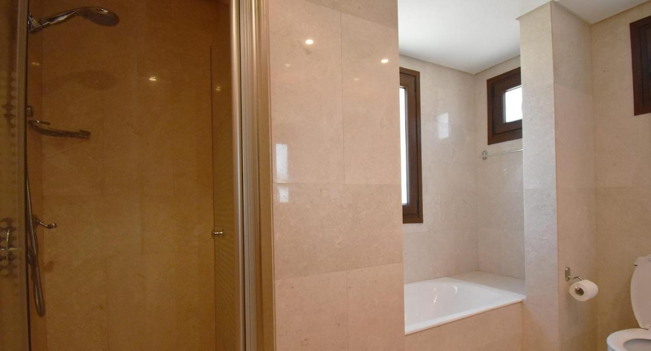 Apartment 1 Bedroom Nesoi With Sea And Golf Views, Aphrodite Hills Kouklia