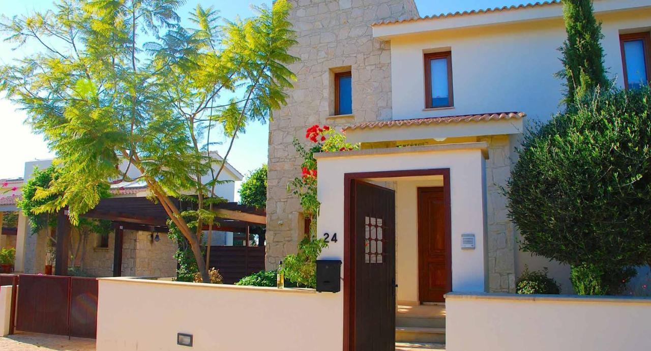 3 Bedroom Cardia With Private Pool, Aphrodite Hills Villa Kouklia