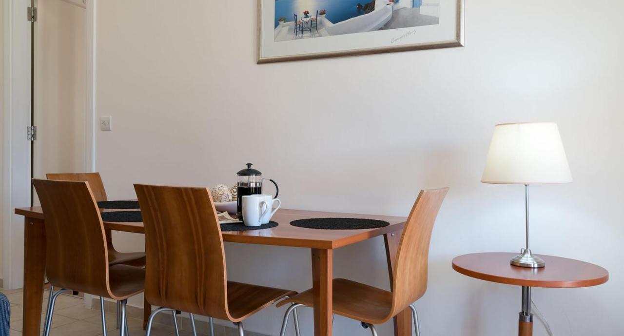2 Bedroom Helena With Private Garden, Aphrodite Hills Apartamento *