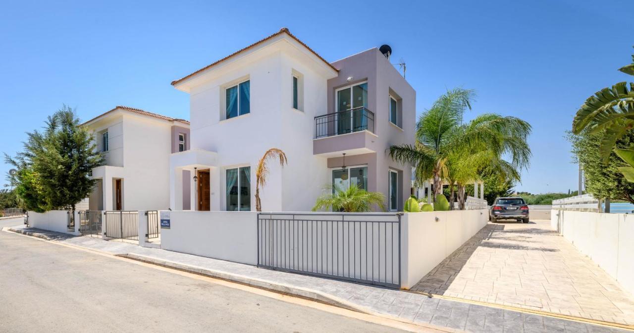 Avra Villas *
