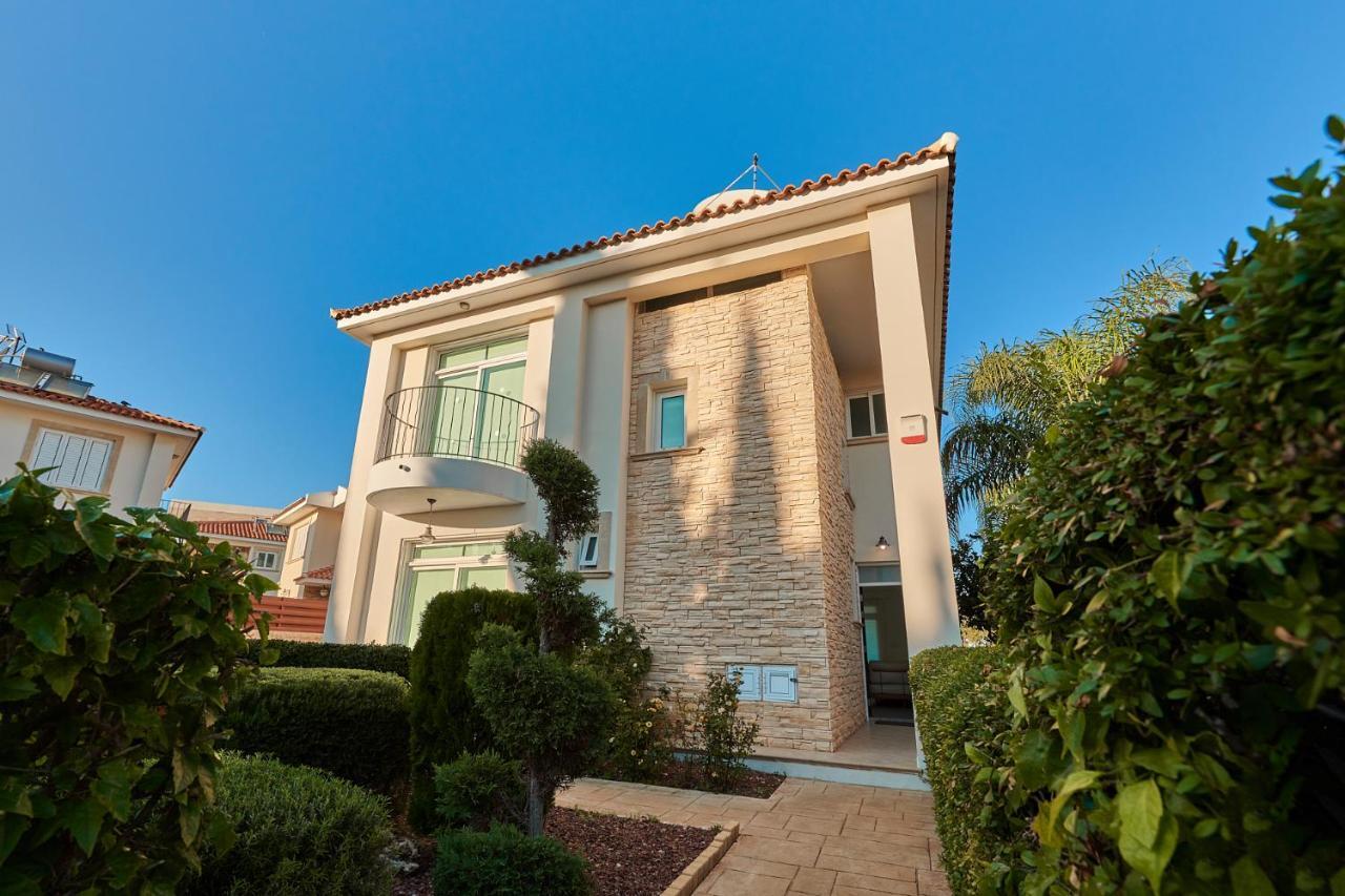 Front Bella Vista *