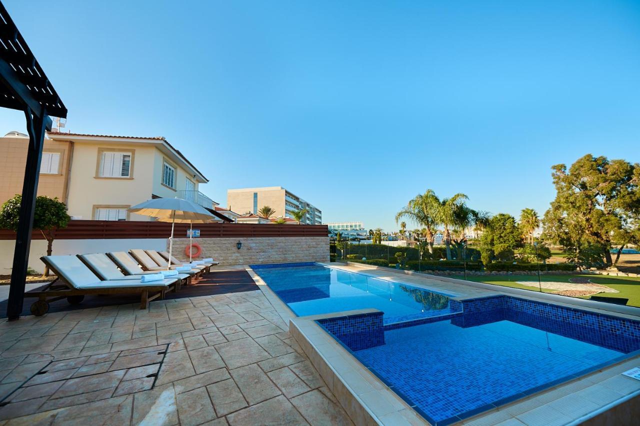 Villa Front Bella Vista *