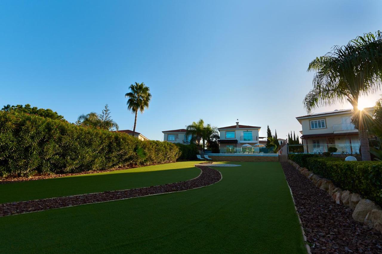 Front Bella Vista