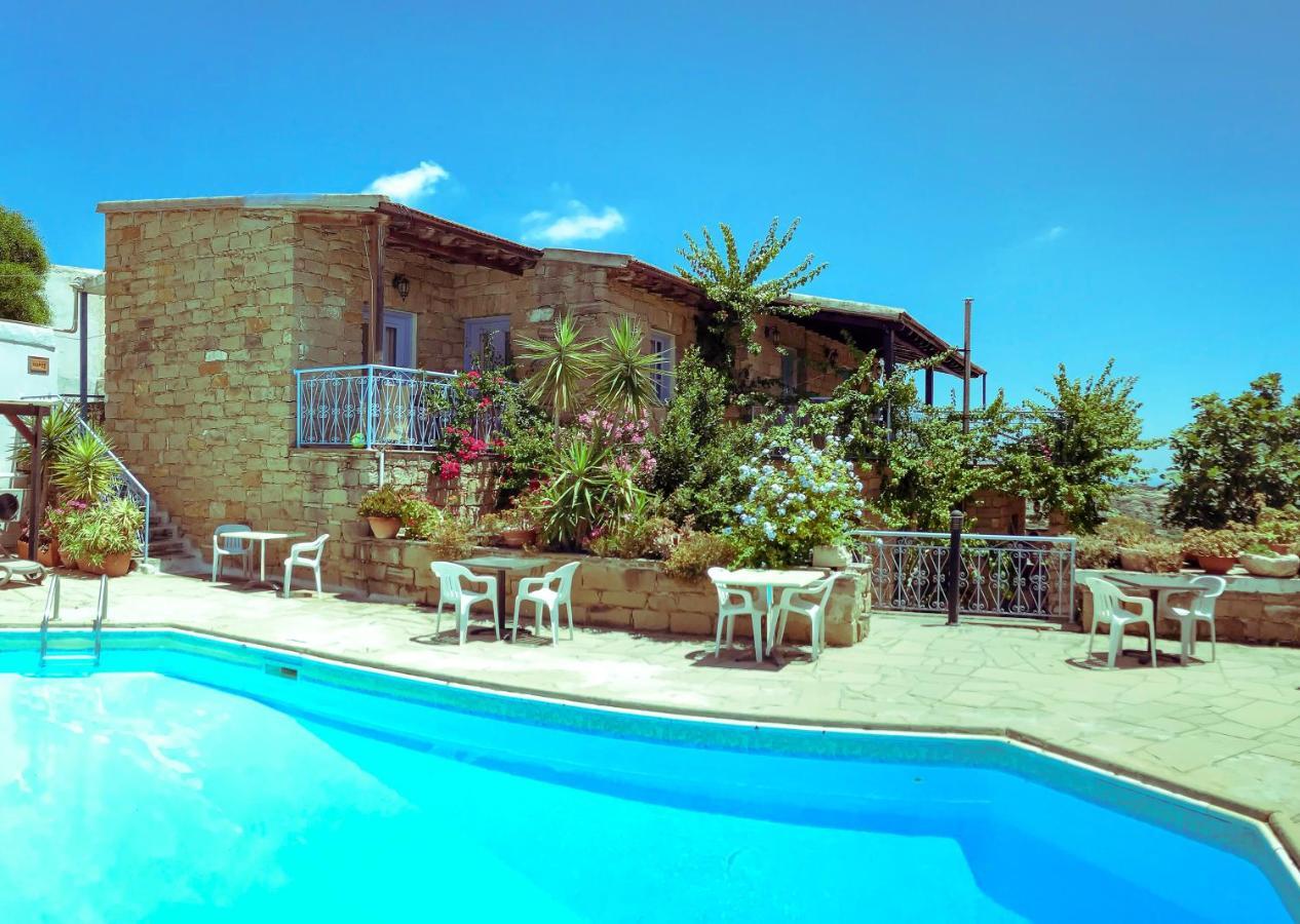 Adamos Apartment