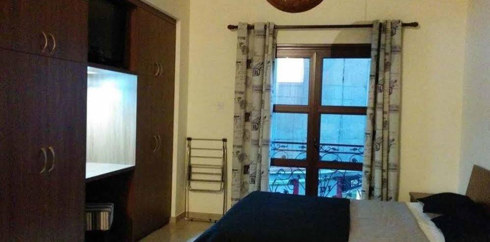 Lakis Court Larnaca