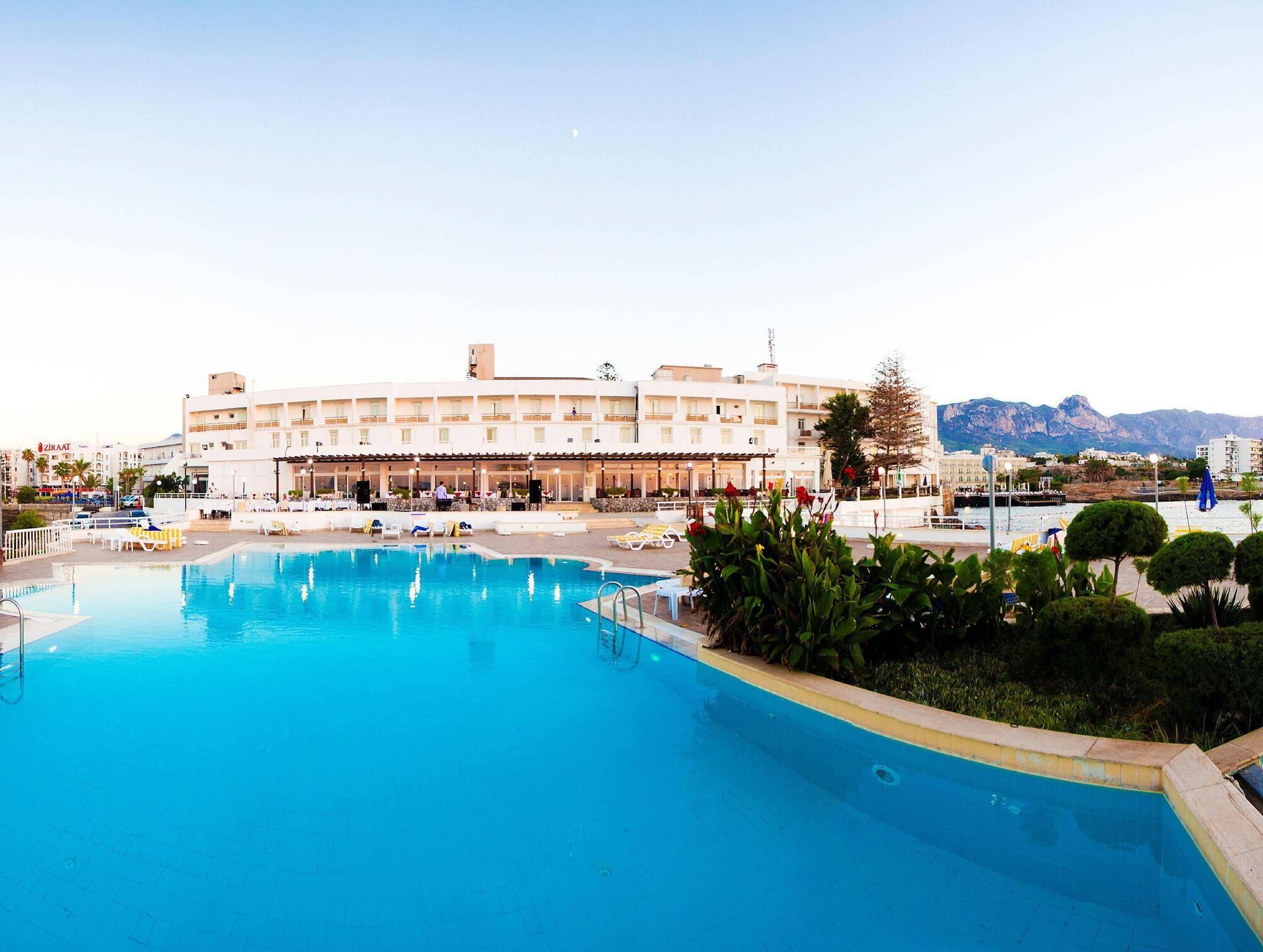 Dome Hotel 4*