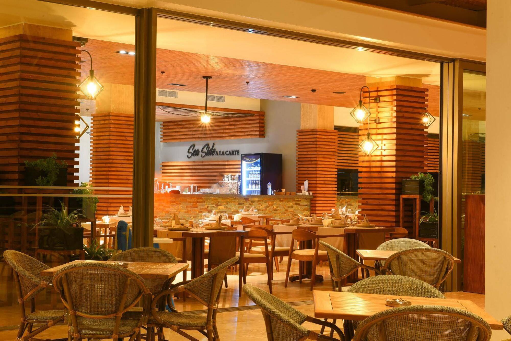 Acapulco Convention Hotel 5*