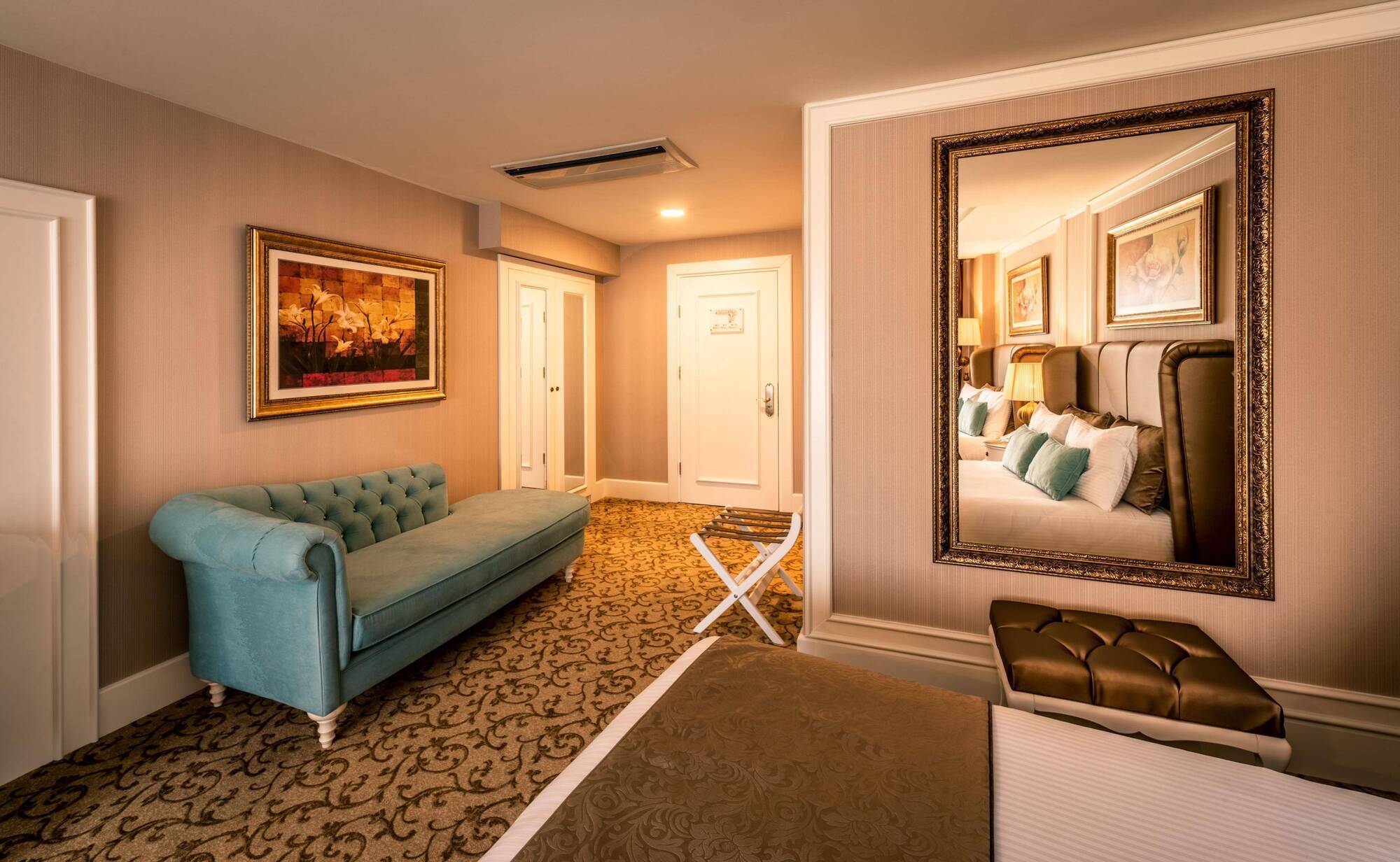 Vuni Palace & Casino & Hotel 5*