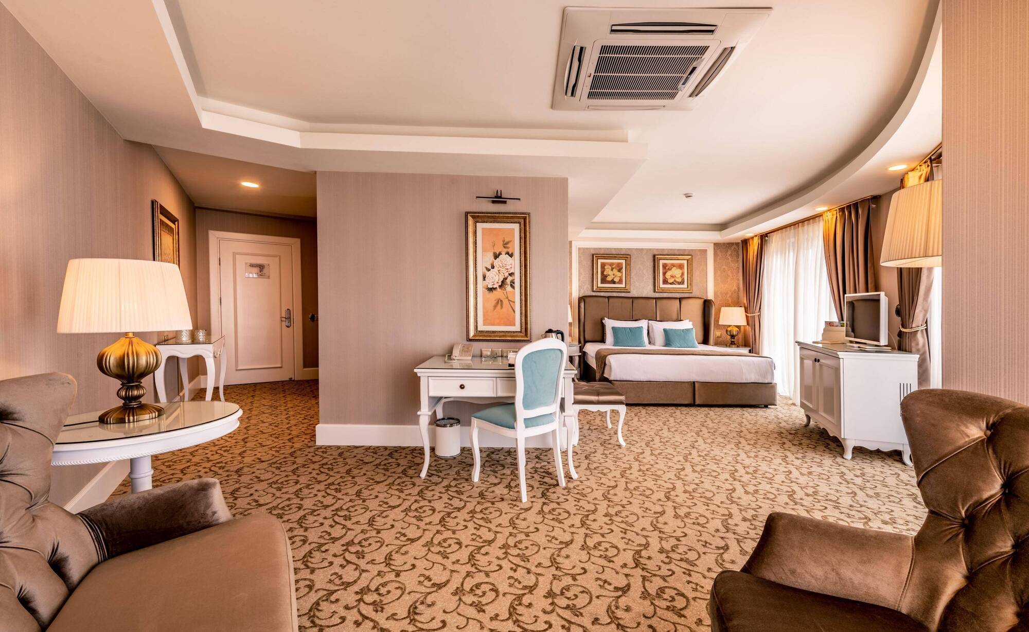 Vuni Palace & Casino & Hotel 5*