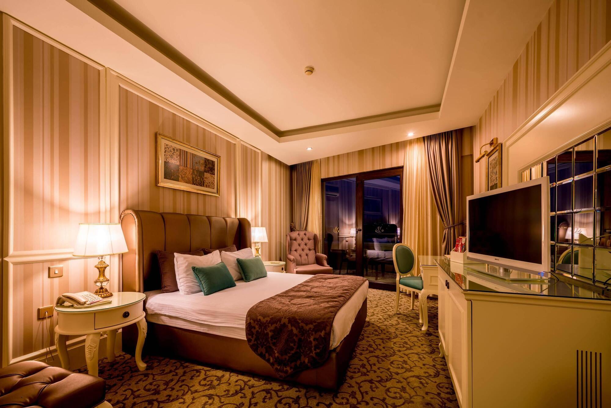 Vuni Palace & Casino & Hotel 5*