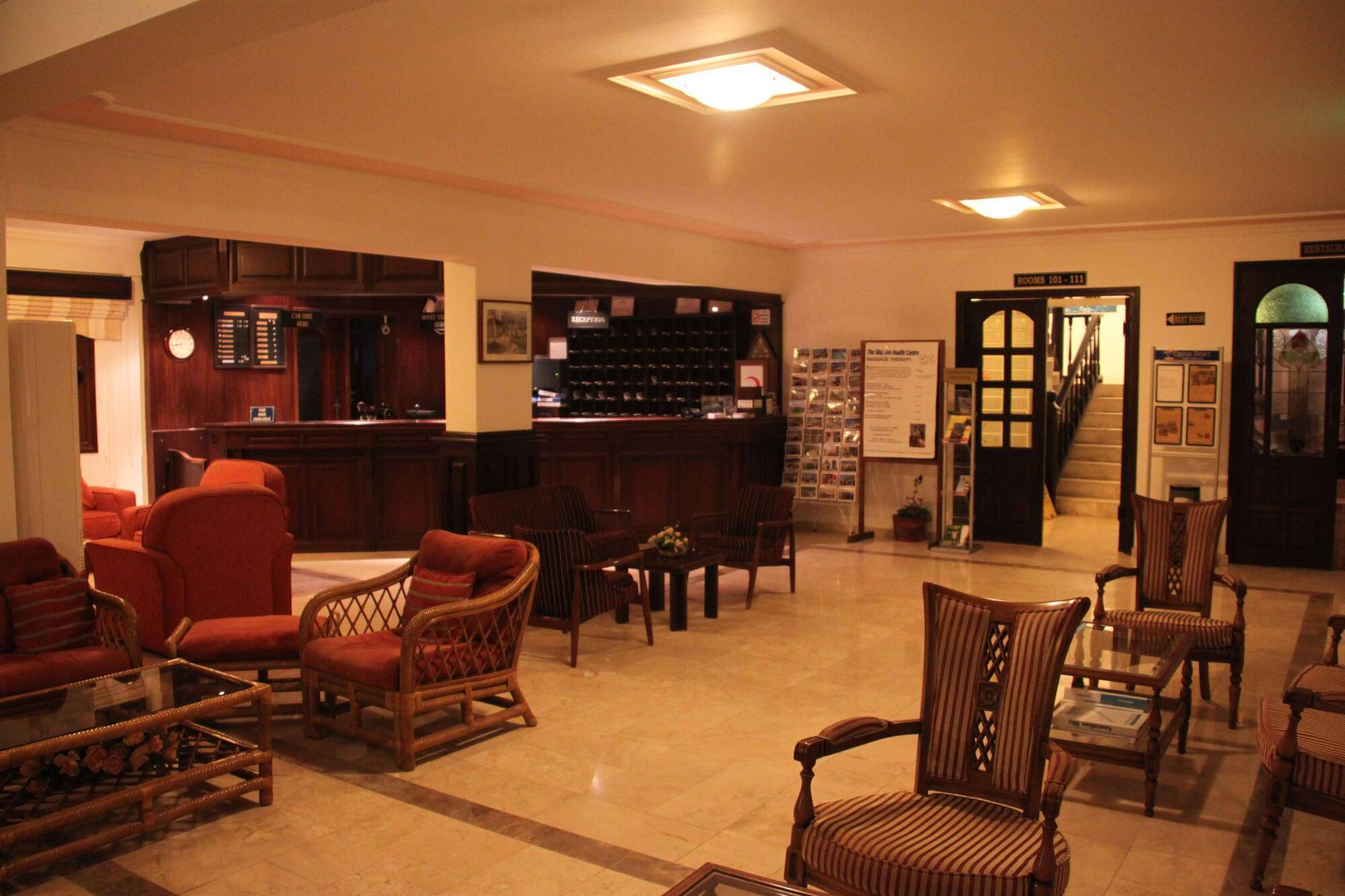 Vuni Palace & Casino &