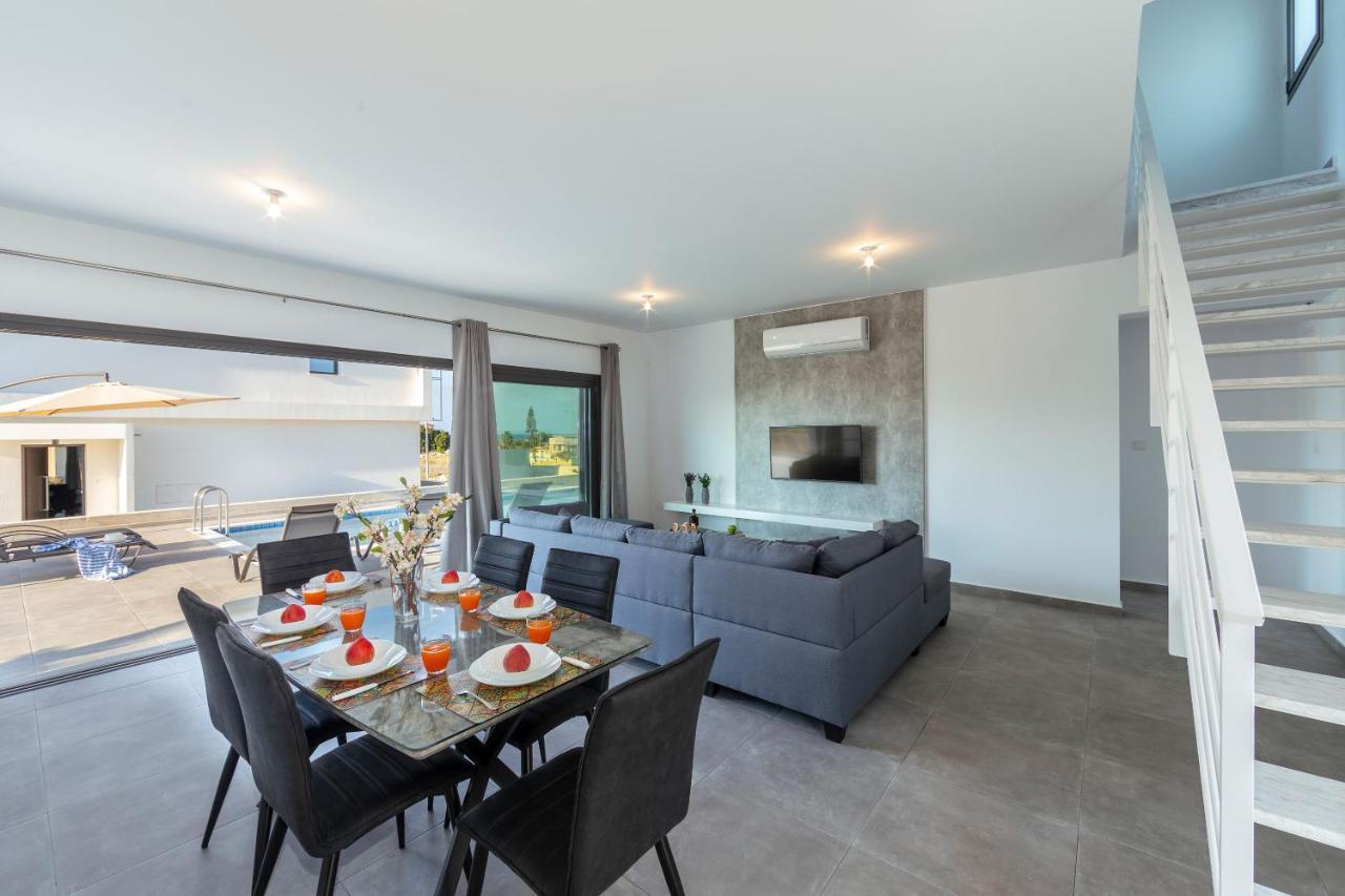 Villa Marlene, Walking Distance To Coral Beach! Peyia