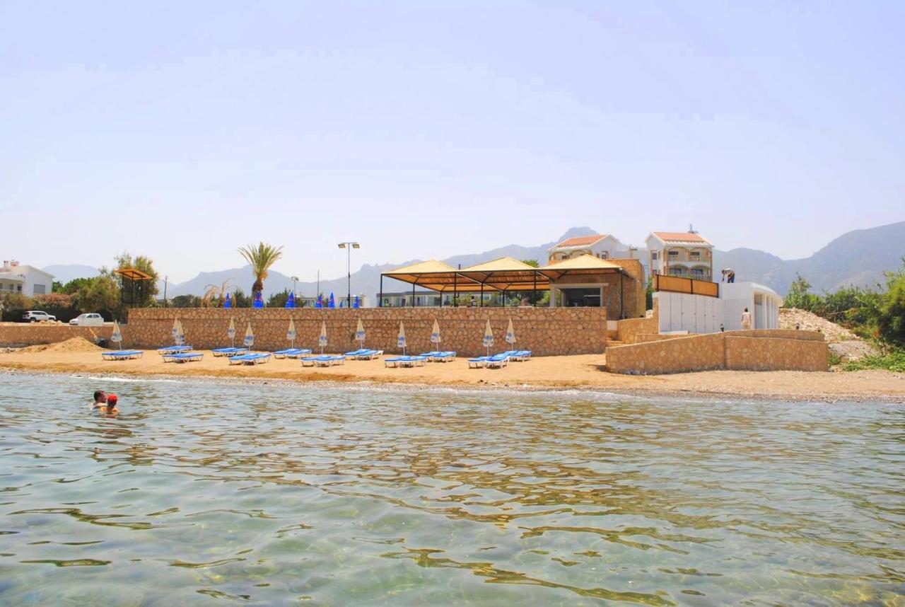Seafront Silver Waves Mini & Restaurant & Pool Guest house *