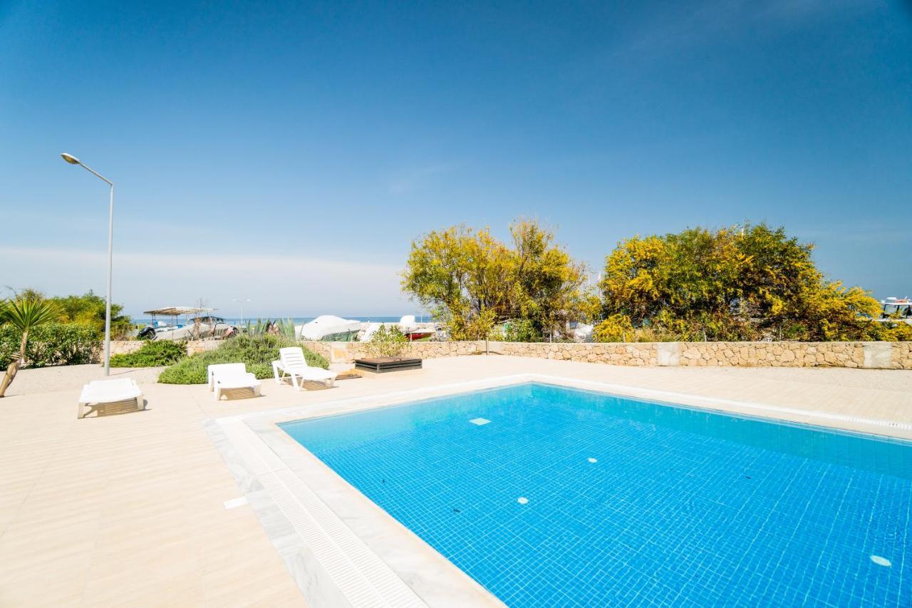 Spacious Three-bedroom With Sea View A4