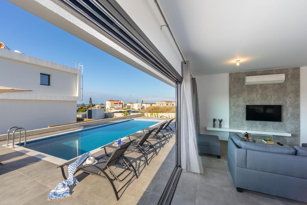 Villa Marlene, Walking Distance To Coral Beach! *