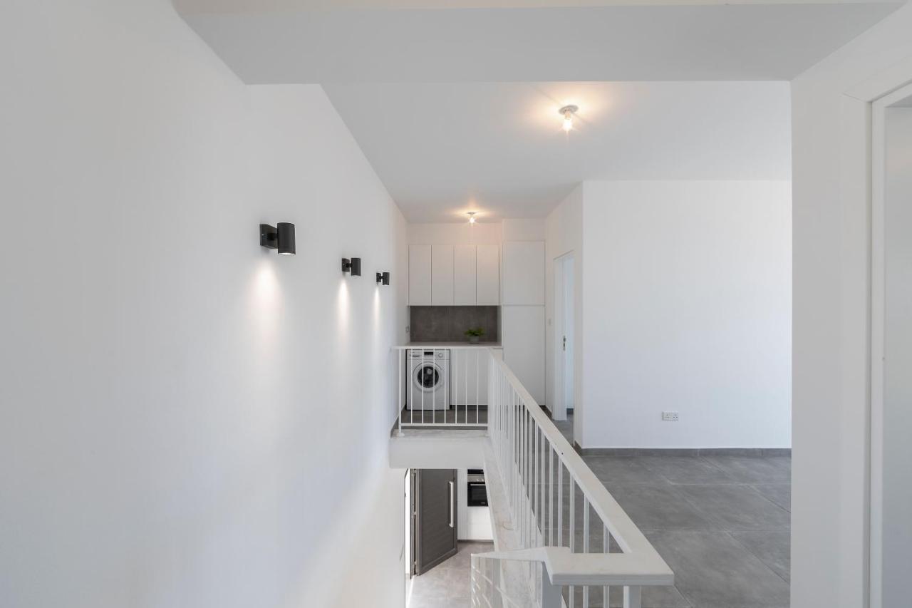 Villa Marlene, Walking Distance To Coral Beach! Peyia
