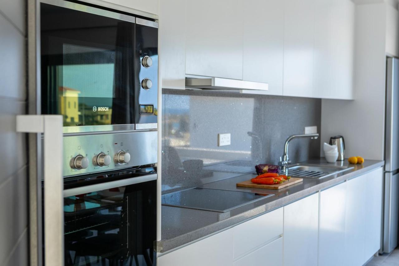 Marlene, Walking Distance To Coral Beach! Villa *