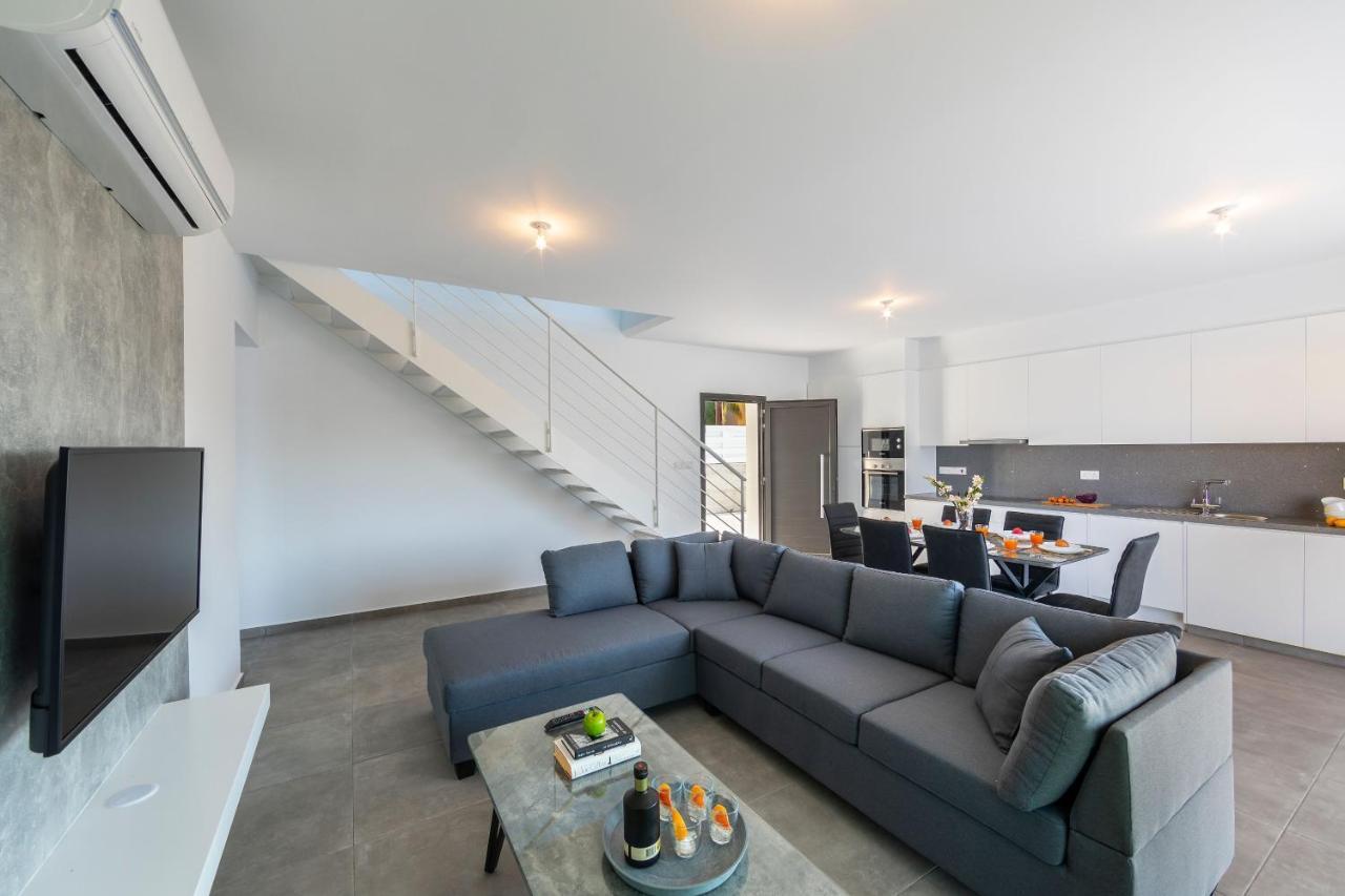 Marlene, Walking Distance To Coral Beach! Peyia