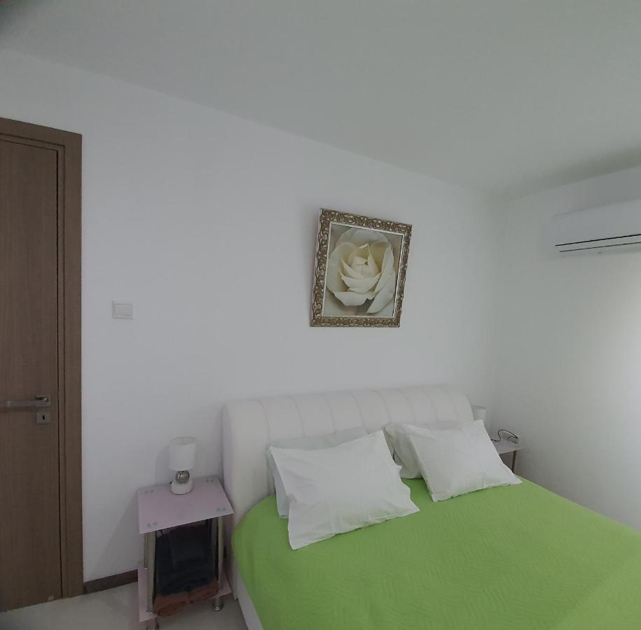 Luxury 2 Bed Next To The