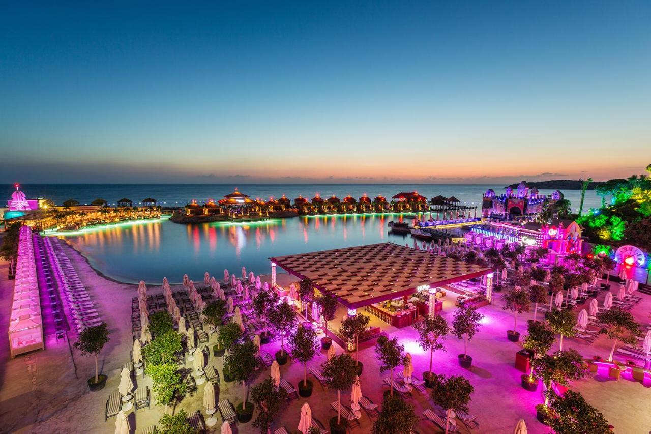 Cratos Premium Casino & Hotel